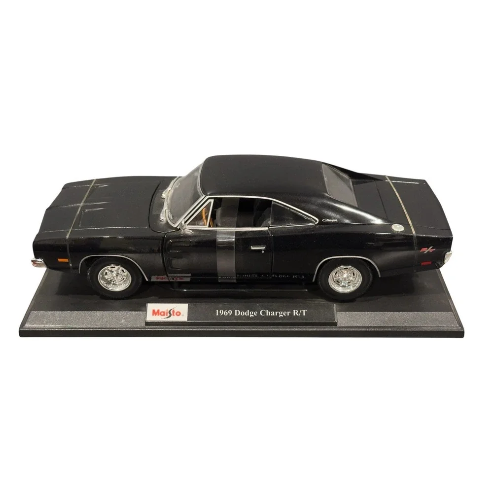 Maisto 1969 Dodge Charger R/T 1:18 Scale Diecast Car Black